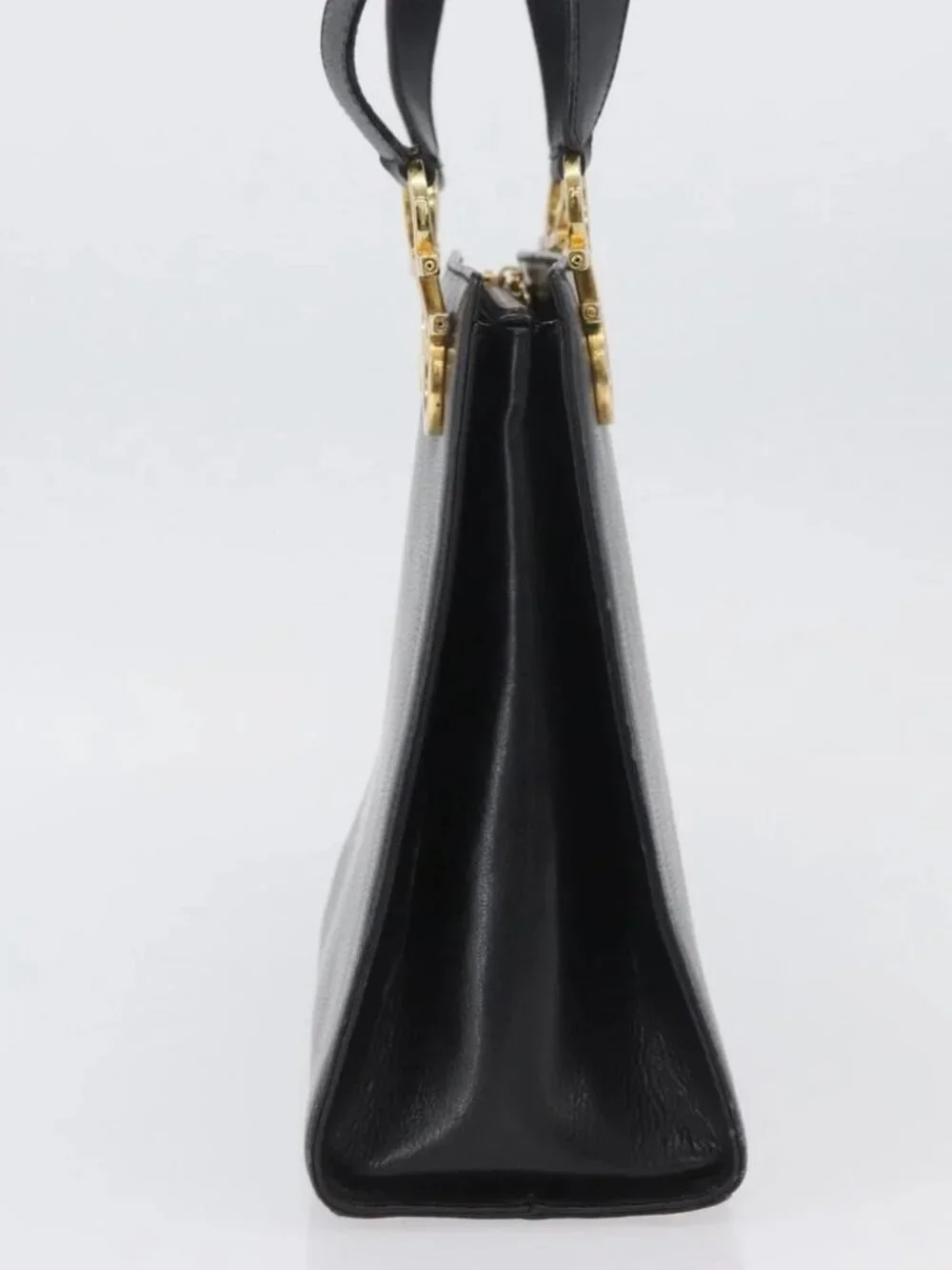 Salvatore Ferragamo Gancini Shoulder Bag Leather Black Gold Auth AMZ436